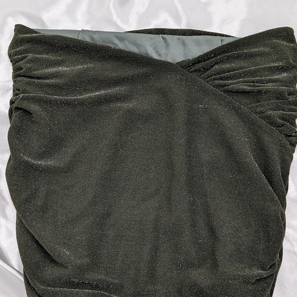 SHEIN Woman's Small Sparkly Green Ruched and Fitted Above the Knee Mini Skirt - Picture 5 of 11